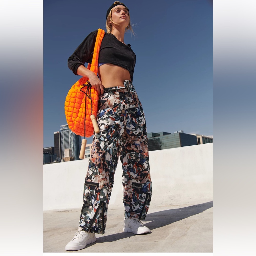 Free People Movement My Boo Camo Print Cargo Pant Size Medium🔥